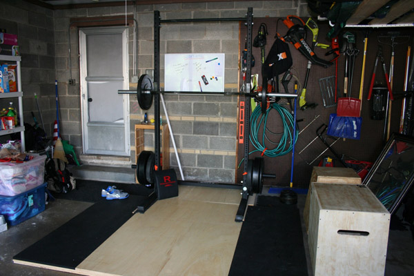 A great example of an organized garage gym. 