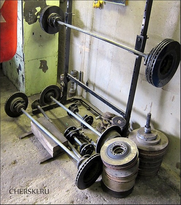 A garage gym made of car parts - great stuff
