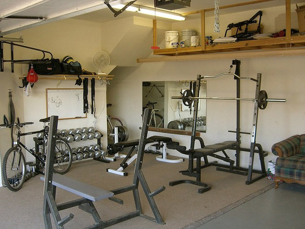 This is a very nice garage gym - very clean, organized, lots of gear. very very nice