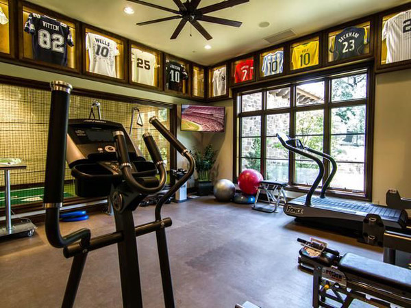 Sports themed home gym with ample space. Seems to have more decoration than equipment. Hopefully it's a work in progress. 