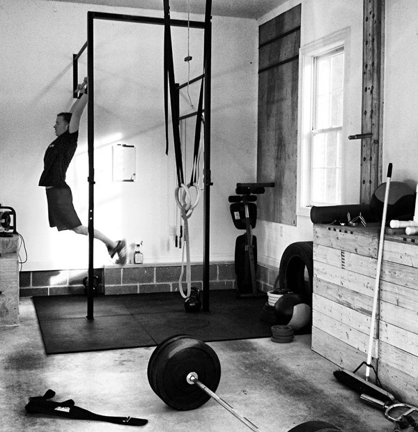 Crossfit WOD at home. Bad ass ceiling height in the fellows home. Lots of space for hanging rings and doing shit like muscle ups.