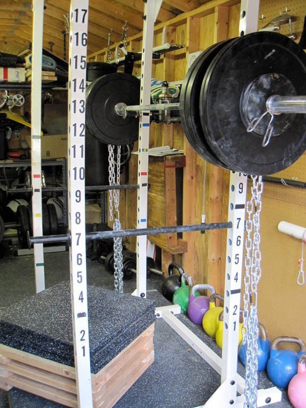 garage gym box squat set up - great use of rubber mats #box squats