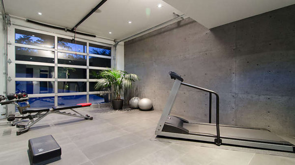 This is one fancy ass garage gym. Other than the lack of equipment that I'd want, the actual garage itself is amazing