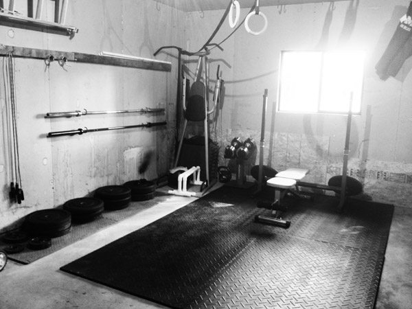 Absolutely beautiful grungy garage gym. All the necessities to go big