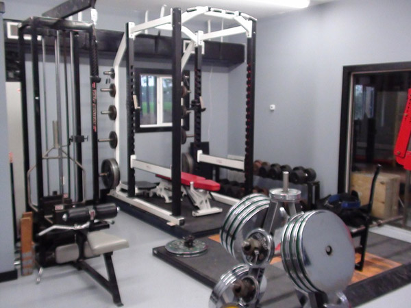 One hell of a Powerlifters garage gym - I love those chrome plated discs