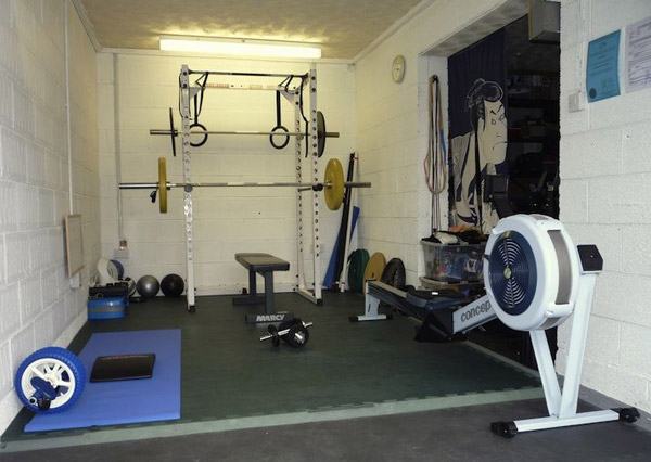 WOD garage. Well equipped one-car garage with all the necessities for a Crossfit workout.. Also very bright! 