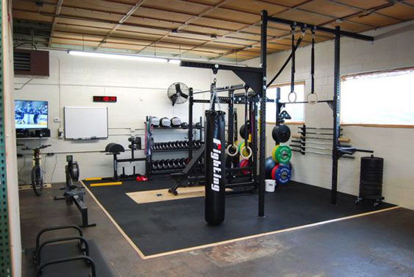 Dedicated garage gym complete with flooring, rack, GHD, and bag #train #box