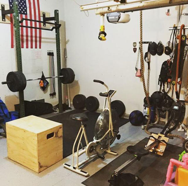 Garage gym with Lynx wall-mounted rack, submitted via the garage-gyms facebook page
