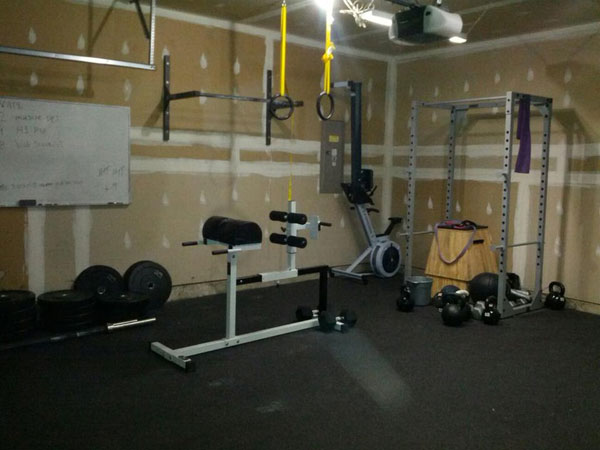 Economy Garage Gym - Fitness on a tight budget, yet very well equipped
