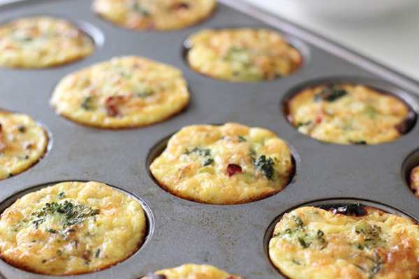 Gluten free, low carb, turkey, egg & broccoli muffins