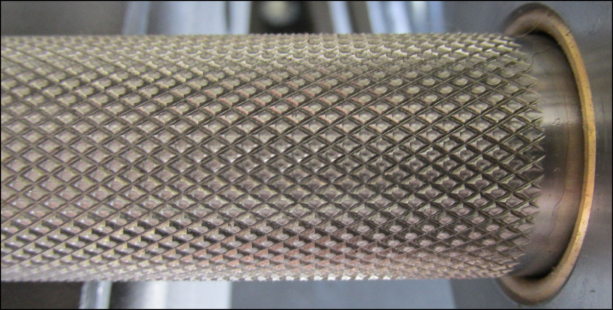 Rogue Ohio Power Bar knurl and finish detail