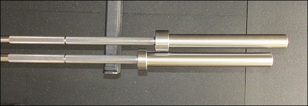 Length difference between the Ohio Deadlift and Ohio Power. Even the shaft diameter is visible from a distance.