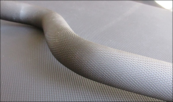 Vulcan Curl Bar - up close shot of cambers and knurling