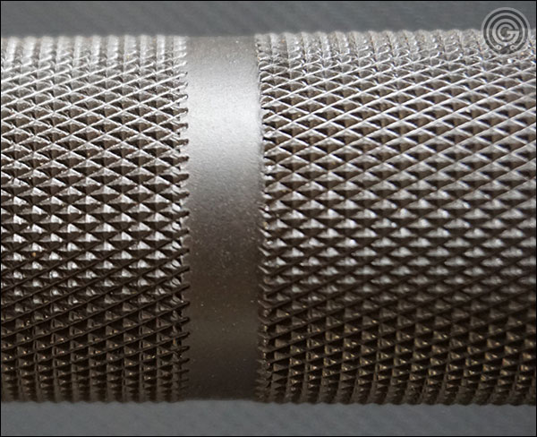 Vulcan Absolute Black Oxide V2 Power Bar knurling close-up