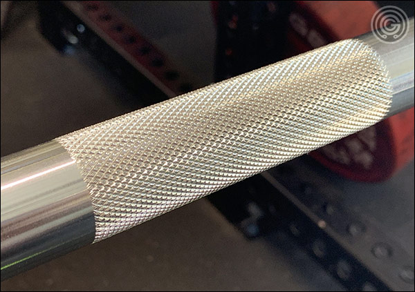 Center knurling of the Lone Star Power Bar