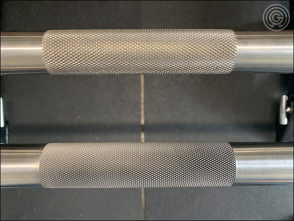 Rogue Ohio Power Bar center knurling (top) versus that of the Rep Deep Knurl